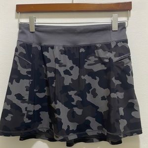 All ln Motion Active Camouflage Skirt Black & Gray Colors Size XL (14/16).